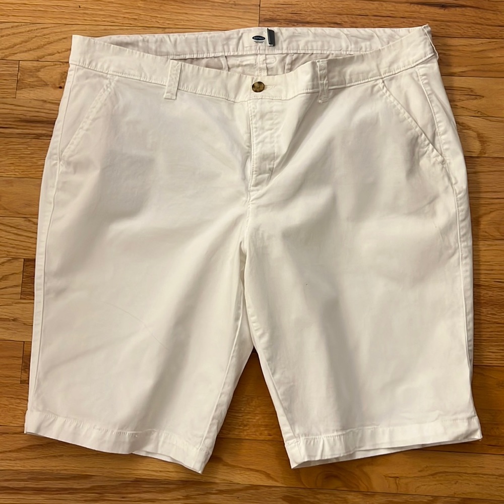 Old Navy white cotton bermuda shorts sz 18